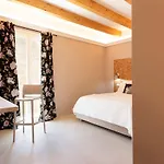 Guest house La Via And Terrace Olbia