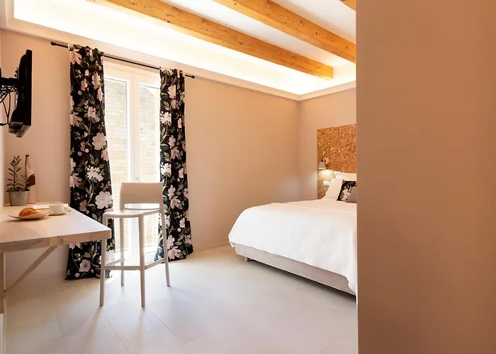 Gasthuis La Via And Terrace Olbia